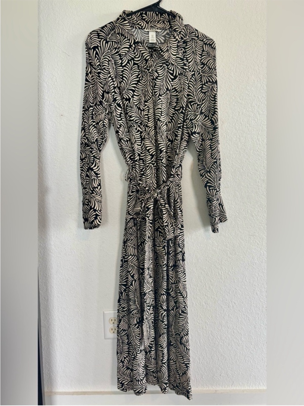 H&M Black and Cream Abstract Leaf-Print Tie-Waist Maxi Dress